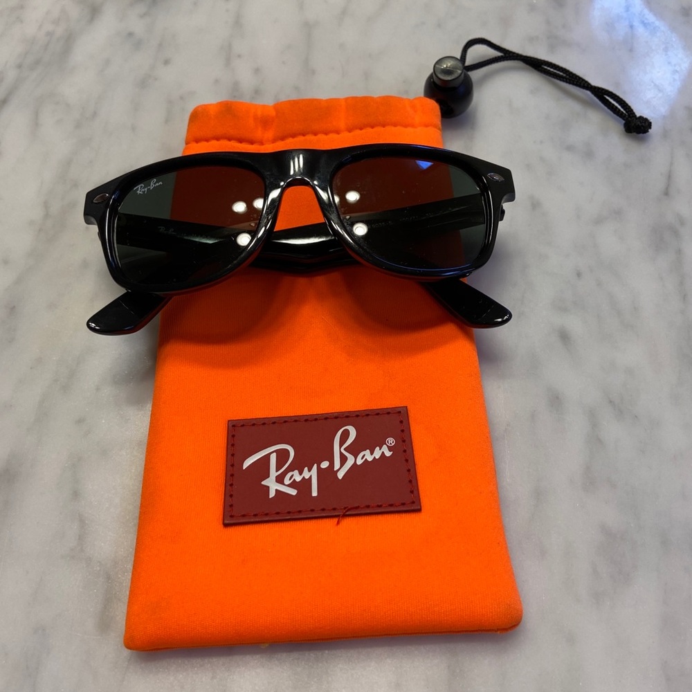 Ray-Ban Junior Wayfarer Sunglasses